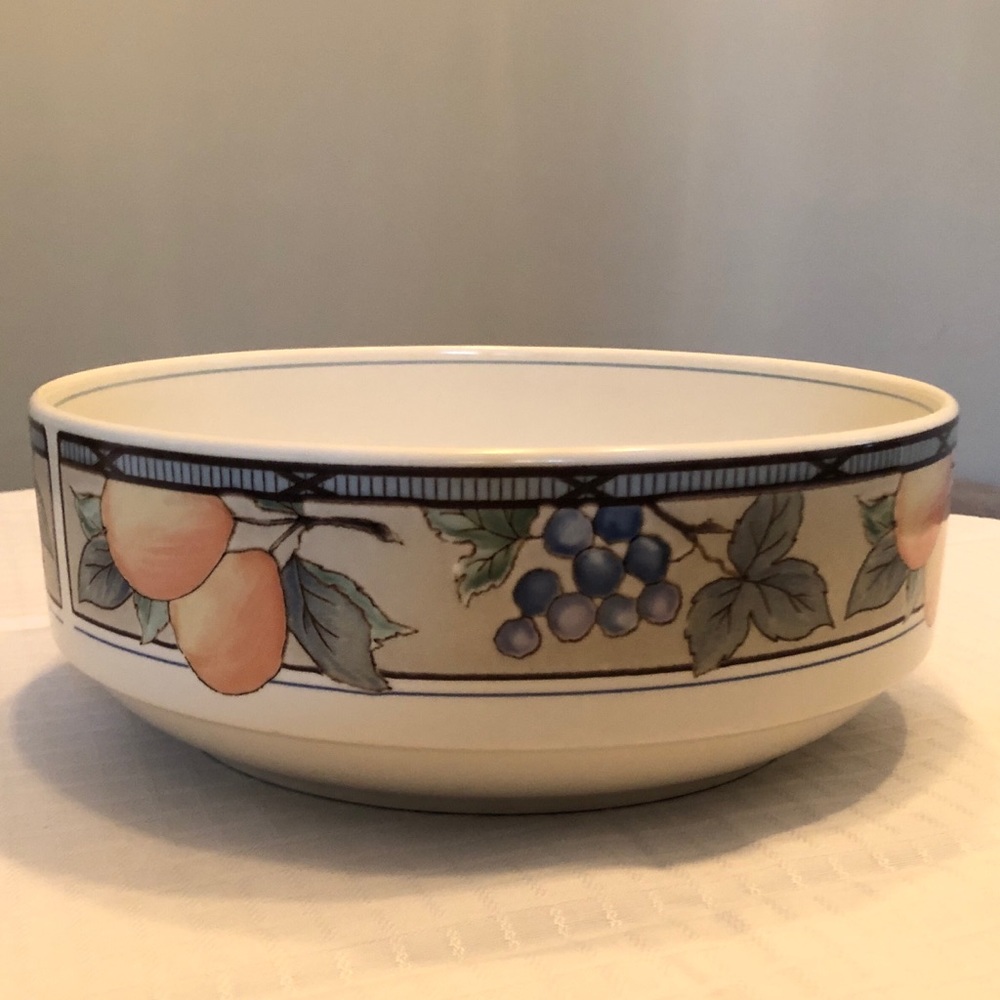 Mikasa Garden Harvest 10 round bowl